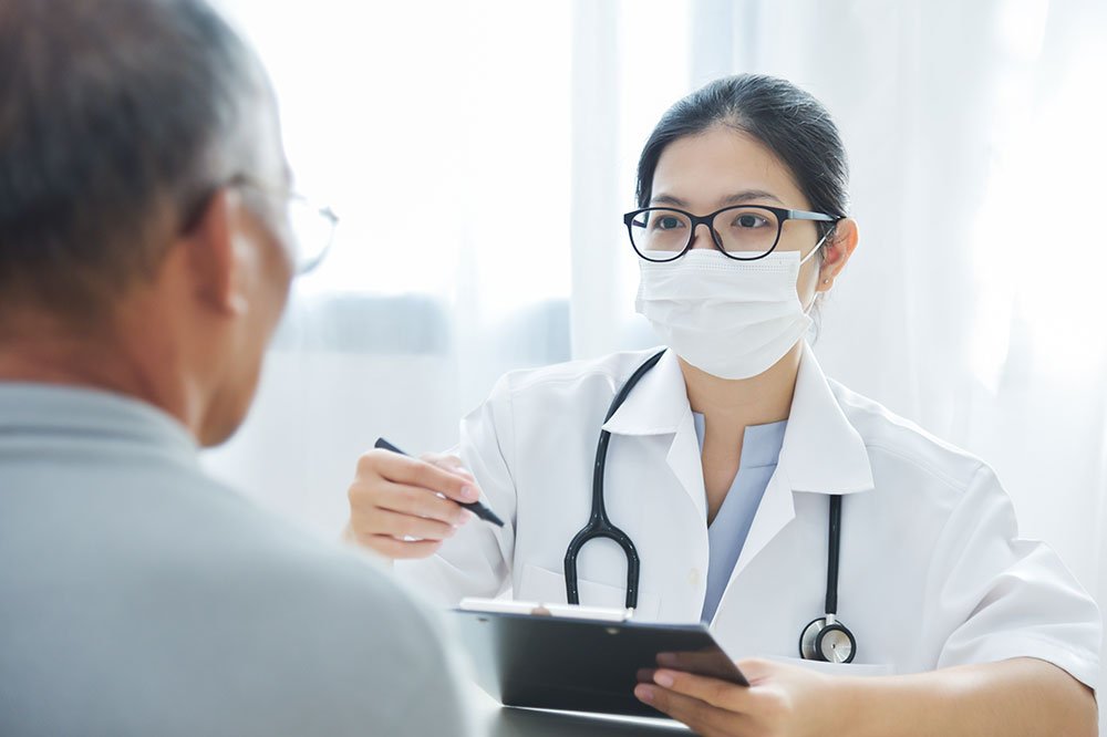 /-/media/images/1000x666/urgent-care-doctor-patient-1000x666px.jpg